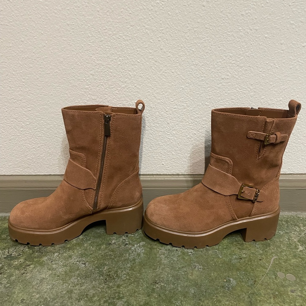 Women's Michael Kors Boots - Picture 5 of 10